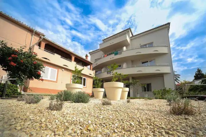 Ferienwohnung Avada Premium Novalja Exterior foto
