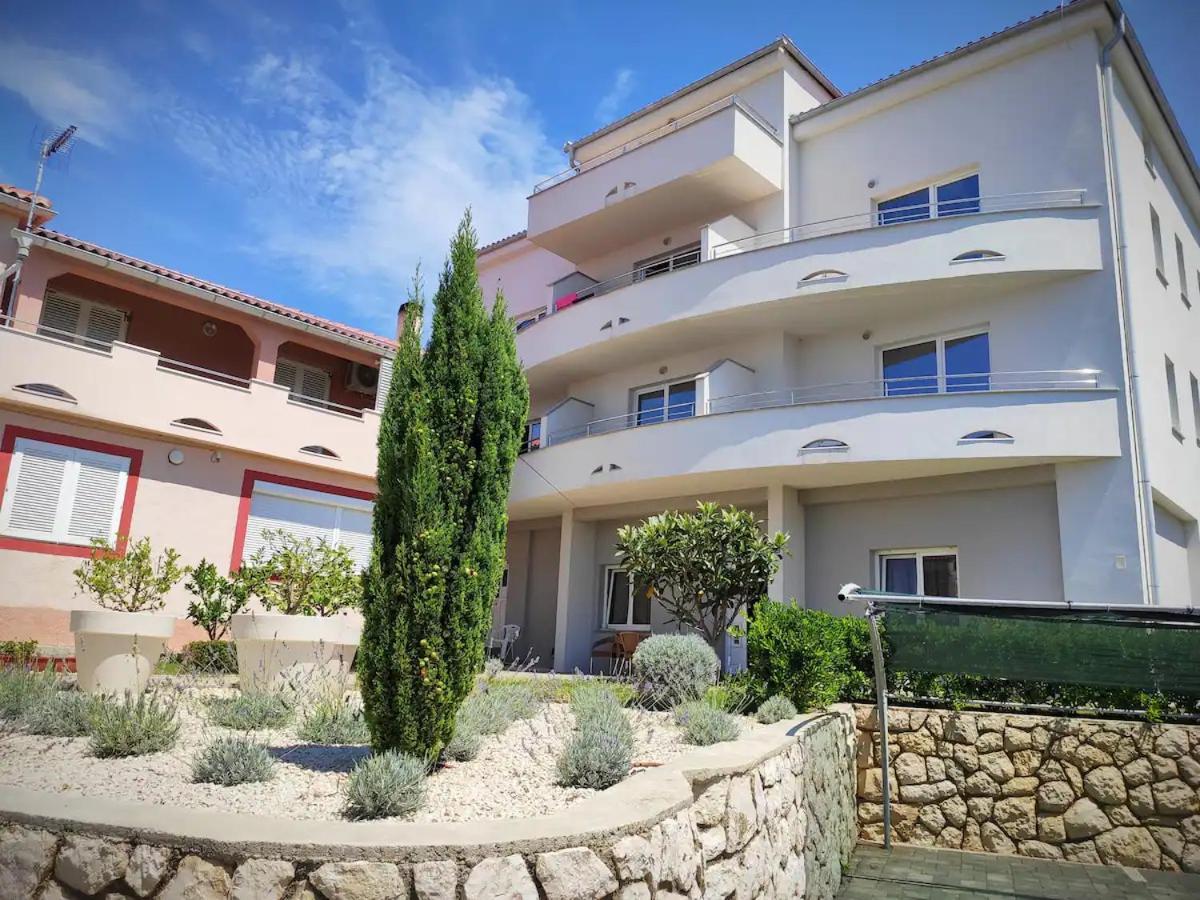 Ferienwohnung Avada Premium Novalja Exterior foto